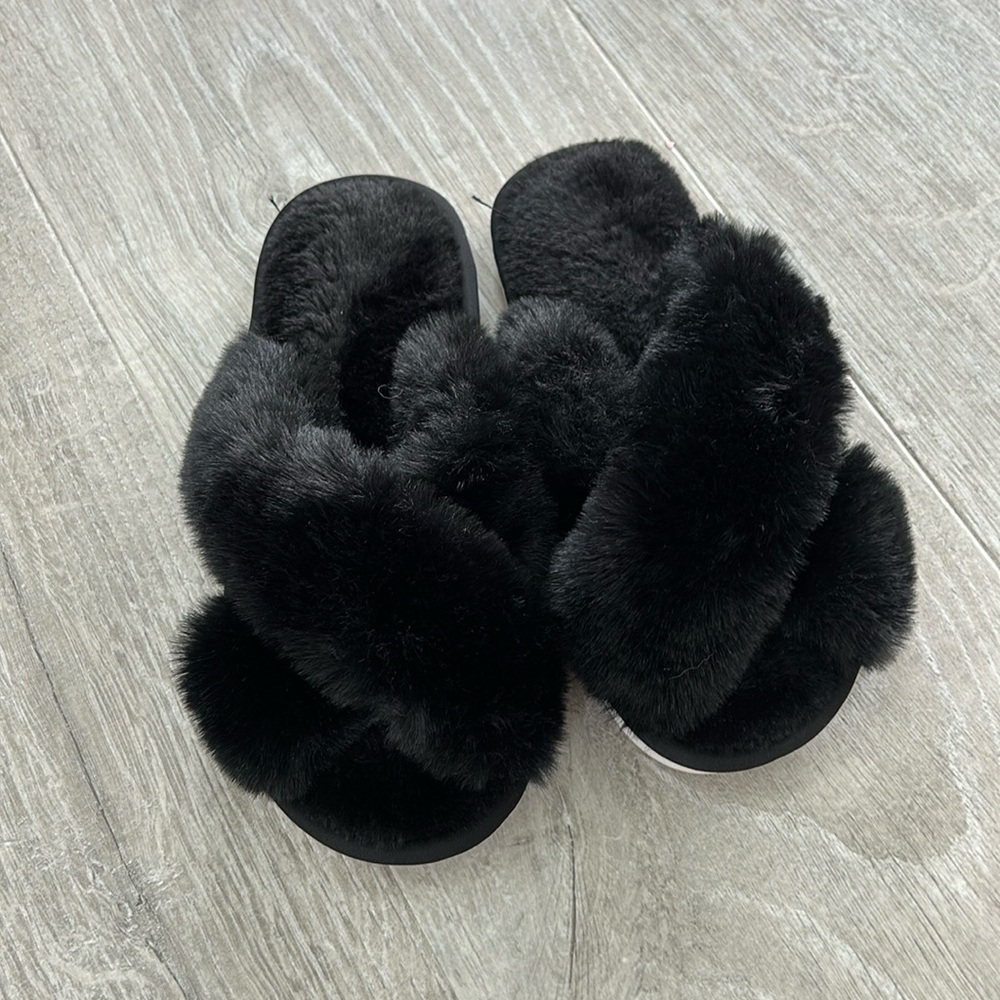 Women’s fuzzy slippers